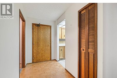 983 Bernard Avenue Unit# 201 Kelowna Photo 11