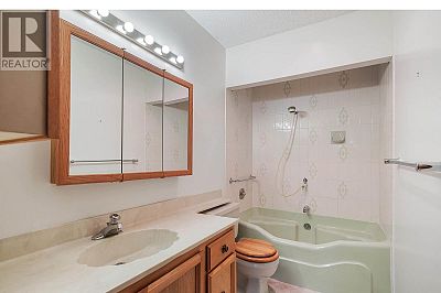 983 Bernard Avenue Unit# 201 Kelowna Photo 14